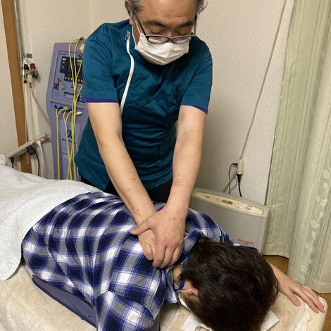 肩施術　横